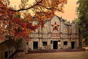 秉承先烈遺志，弘揚紅軍精神