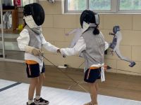 聚龍國際運(yùn)動(dòng)雙優(yōu)班|擊劍期末考核，小小劍客初成長
