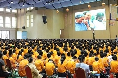 一堂課，兩代人，蔡朝東詮釋信念與責(zé)任